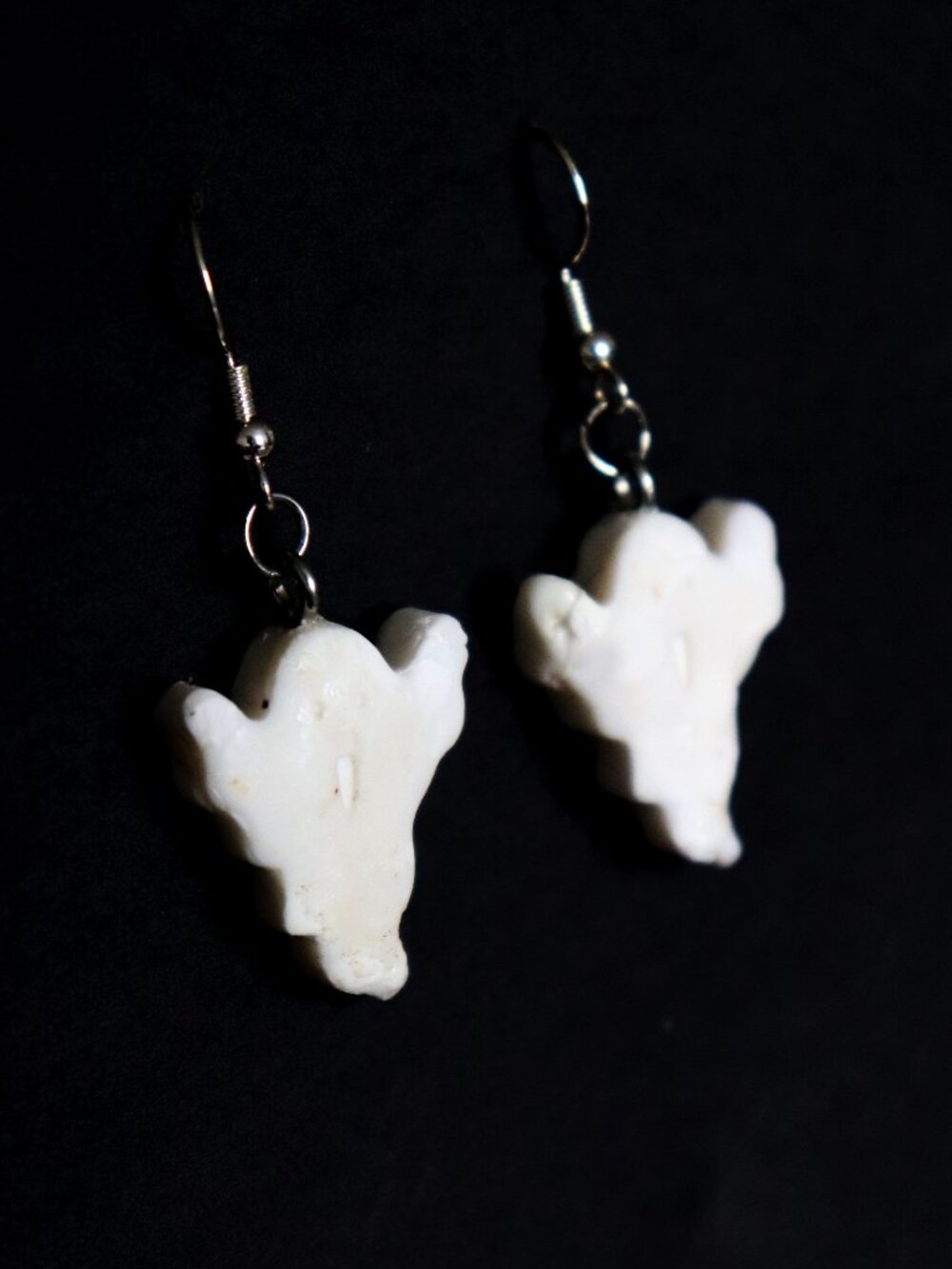🧡 White Recycled Plastic Halloween Silly Ghost Dangle Earrings